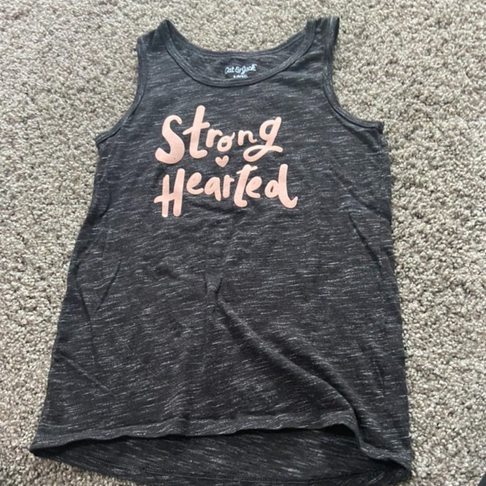girl's black tank top